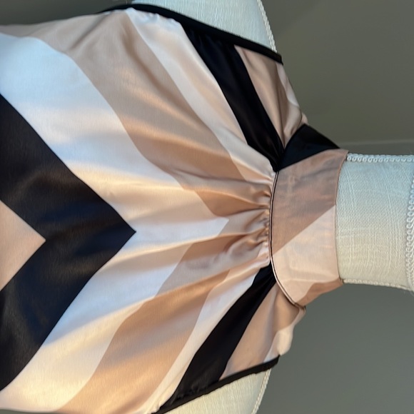 Shein multi color mock neck with back tie sleeveless XS - Picture 4 of 4